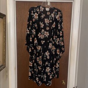 Siren Lily Black Floral Kimono